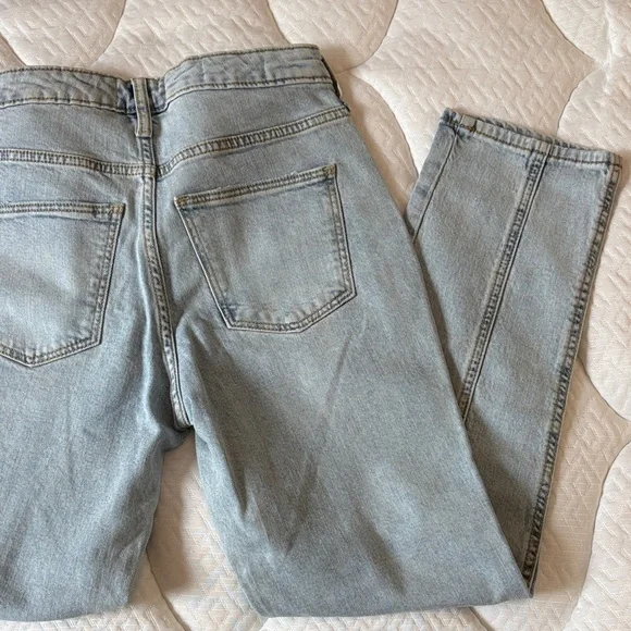 Universal Thread Light Blue High-Rise Slim Jeans - Picture 4 of 4